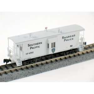    Athearn 23251 NYA N RTR BW Cab, SP/Police/White #4762 Toys & Games