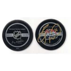  Dave Bolland Autographed Puck   Winter Classic: Sports 