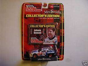 01 RACING CHAMPIONS 164 JOHNNY BENSON MRS SMITH CAR  