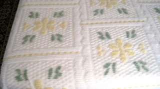 Vtg 60s 70sChenille Bedspread White,Yellow Flowers,Green Leaves,Fringe 