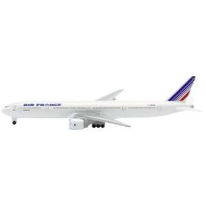    Schabak 1:600 Scale Boeing 777 300 Air France: Toys & Games
