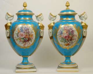 Floreros neoclásicos de la porcelana de estilo antiguo de Sevres de 