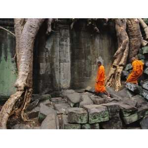  Angkor Wat Temple with Monks, Siem Reap, Cambodia National 