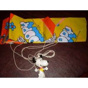  Vintage Peanuts Snoopy w Parachute Toys & Games