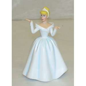  Disney Exclusive Pvc Figure  Cinderella in Wedding Dress 