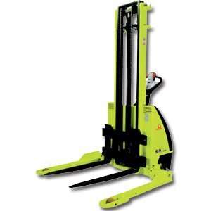 GX SERIES STRADDLE STACKER HFO6723A:  Industrial 