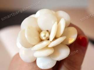 1x White Resin Acrylic Big Camellia Flower Elastic Finger Ring Sz5 