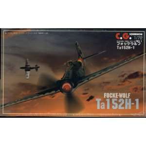  Focke Wulf Ta152H 1 : 1:72 Scale Plastic Model Kit: Toys 