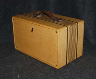 RARE ANTIQUE / VINTAGE GENERAL ELECTRIC GE BATTERY OPERATED TUBE RADIO 