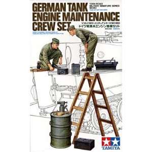   35 German Tank Engine Crew (Plastic Figure Model): Toys & Games