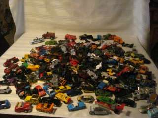   & JUST METAL TOY PLAY CARS & TRKS A FEW HOT WHEELS PLAY LOT  