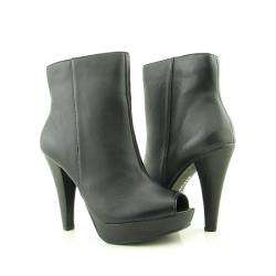 Report Womens Hahn Black Ankle Boots  