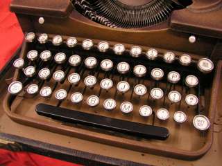   Royal portable typewriter wrinkle finish/white keys 1935? 36?  