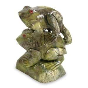  Serpentine statuette, Twin Tree Frogs