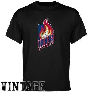  UIC Flames Black Distressed Logo T shirt: Sports 
