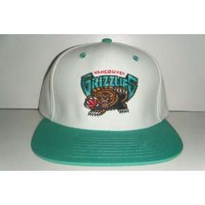 Vancouver Grizzlies NEW Vintage Snapback Hat: Sports 