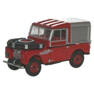   Oxford Red Fire 88 Land Rover 1:76 Scale Diecast Model: Toys & Games