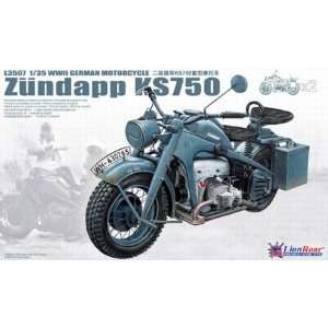   KS750 Motorcycle (2) (Plastic Kit) 1 35 Lion Roar Toys & Games