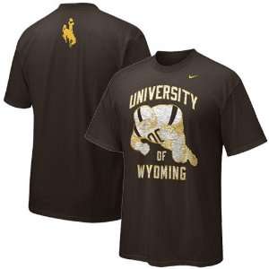   Wyoming Cowboys Brown Old School Football T shirt: Sports & Outdoors