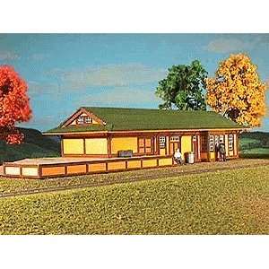   Builders N Scale SP Combination Type 23 Depot w/Dock Kit Toys & Games