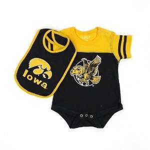  Iowa Hawkeyes Infant Sideline Onesie w/Bib Sports 