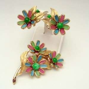 Crown Trifari Vintage Brooch Pin Earrings Set Poured Glass Pink Green 